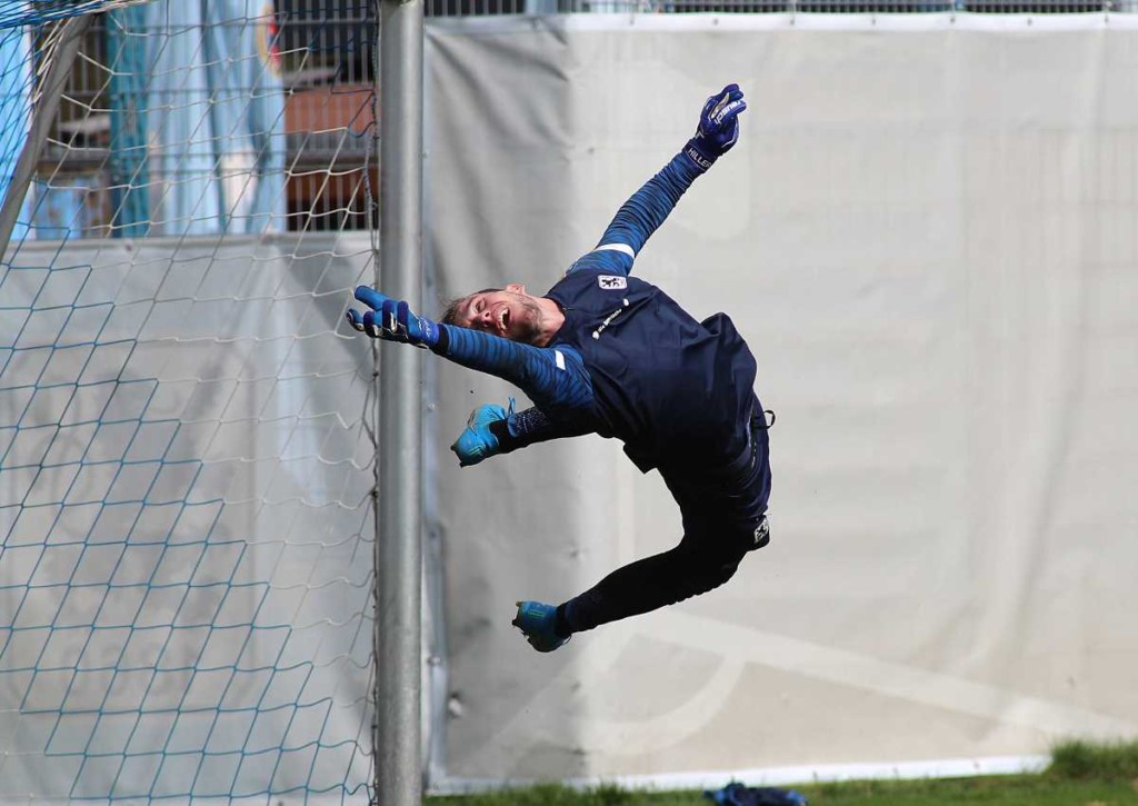 Muss Hiller gegen Duisburg hinter sich greifen? © IMAGO / Ulrich Wagner, 13.04.2022 Duisburg 1860 München Tipp