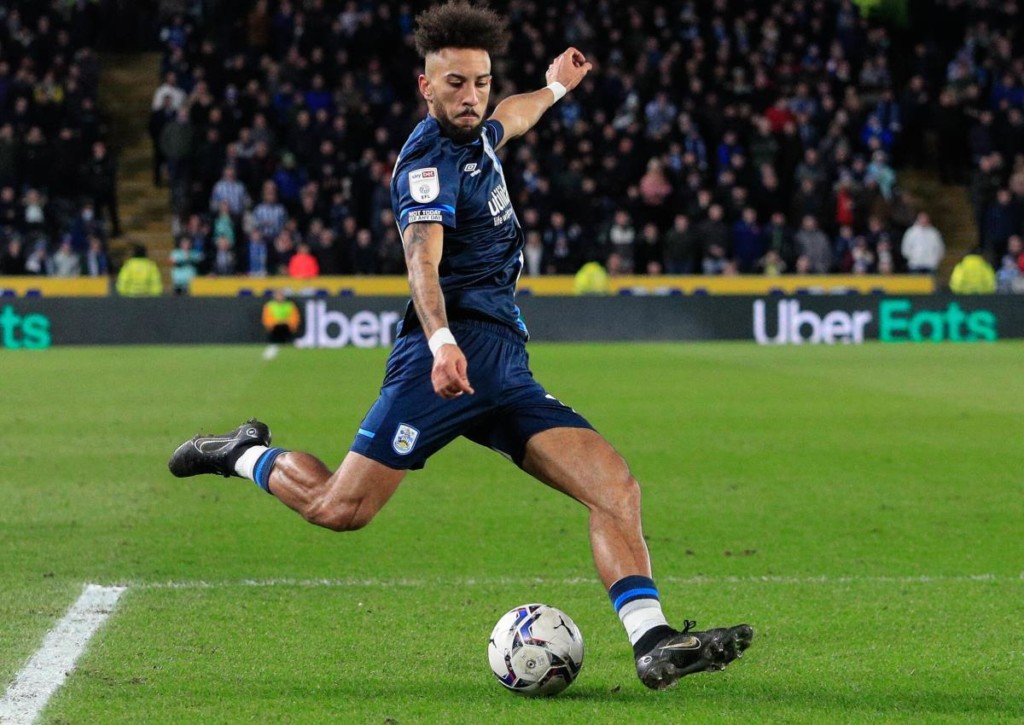 Kann sich Huddersfield (im Bild: Sorba Thomas) gegen Luton zuhause durchsetzen?