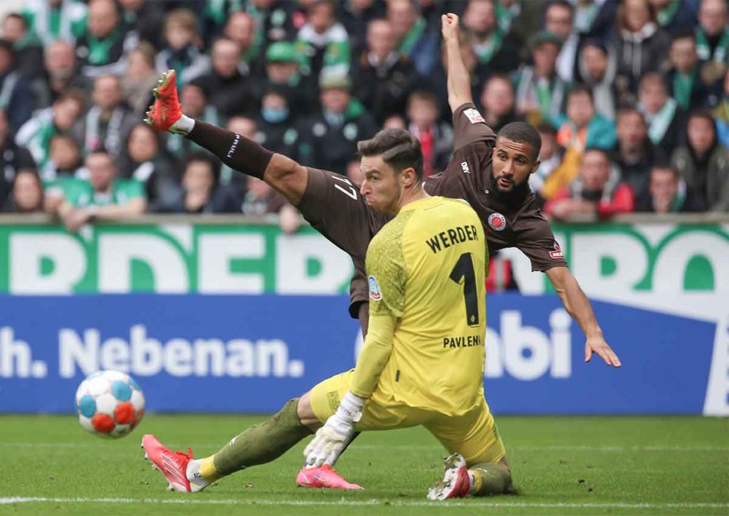 Kann St. Pauli (im Bild: Daniel-Kofi Kyereh) im Spitzenspiel gegen Werder Bremen von seiner Heimstärke profitieren? © IMAGO / foto2press, 30.10.2021 St. Pauli Werder Bremen Tipp