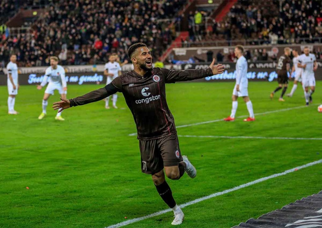 Gewinnt St. Pauli (im Bild: Daniel-Kofi Kyereh) in Rostock das Duell der beiden Nordklubs? © IMAGO / Oliver Ruhnke, 18.03.2022 Rostock St. Pauli Tipp