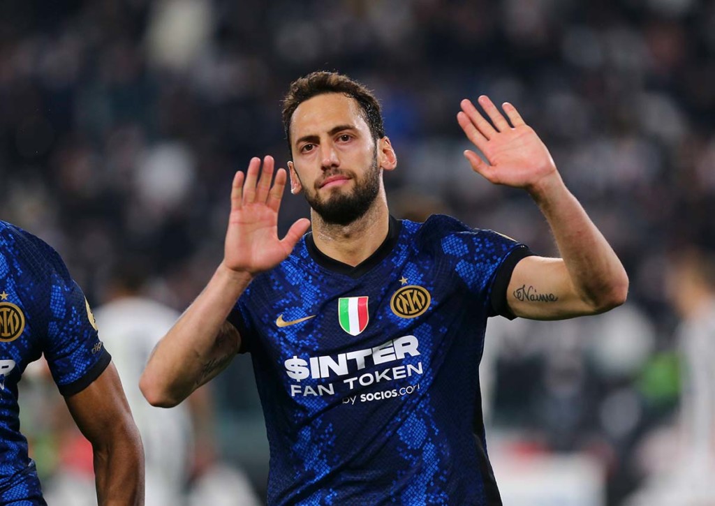 Sichert sich Inter Mailand (im Bild: Hakan Calhanoglu) die drei Zähler gegen Verona? © IMAGO / NurPhoto, 03.04.2022 Inter Mailand Verona Tipp