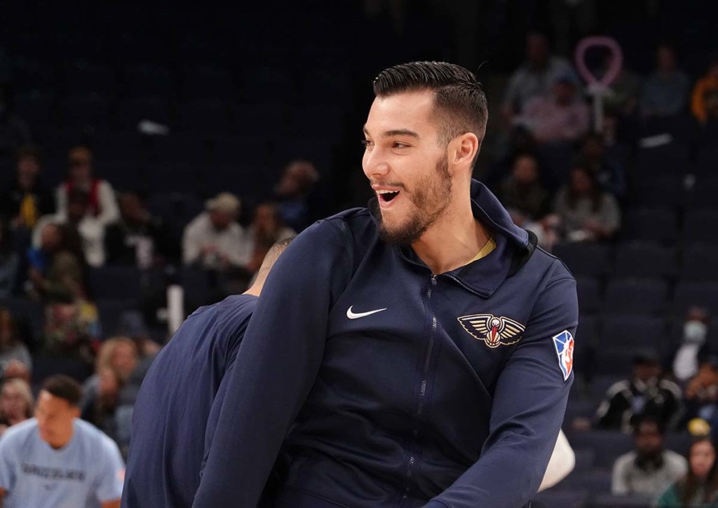 Bislang gestaltet sich die Serie zwischen den New Orleans Pelicans (im Bild: Willy Hernangomez) und Phoenix Suns ausgeglichen (1:1). © IMAGO / Agencia EFE, 09.04.2022 Pelicans Suns Tipp