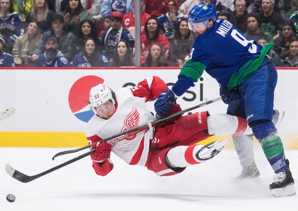 Bekommen die Red Wings um Moritz Seider auch von den Bruins ihre Grenzen aufgezeigt?