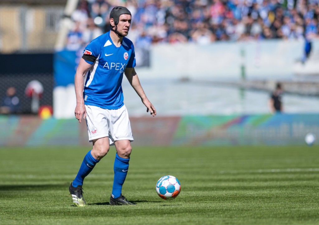 Fixiert Rostock in Aue auch rechnerisch den Klassenerhalt? © IMAGO / Fotostand, 17.04.2022 Fixiert Rostock in Aue auch rechnerisch den Klassenerhalt?