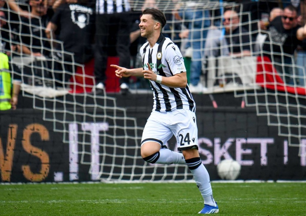 Baut Udinese (im Bild: Lazar Samardzic) gegen Salernitana die Siegesserie aus?