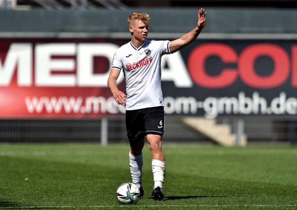 Verlässt Barne Pernot mit seinem SC Verl mit einem Sieg gegen Wiesbaden die Abstiegsplätze?