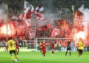 Gibt es in der 2. Liga Relegation wieder ein stimmungsvolles Unentschieden zwischen Dresden und dem 1. FCK? © IMAGO / Rene Schulz, 20.05.2022 Dresden Kaiserslautern Tipp 05 2022 - 2. Bundesliga Relegation Rückspiel
