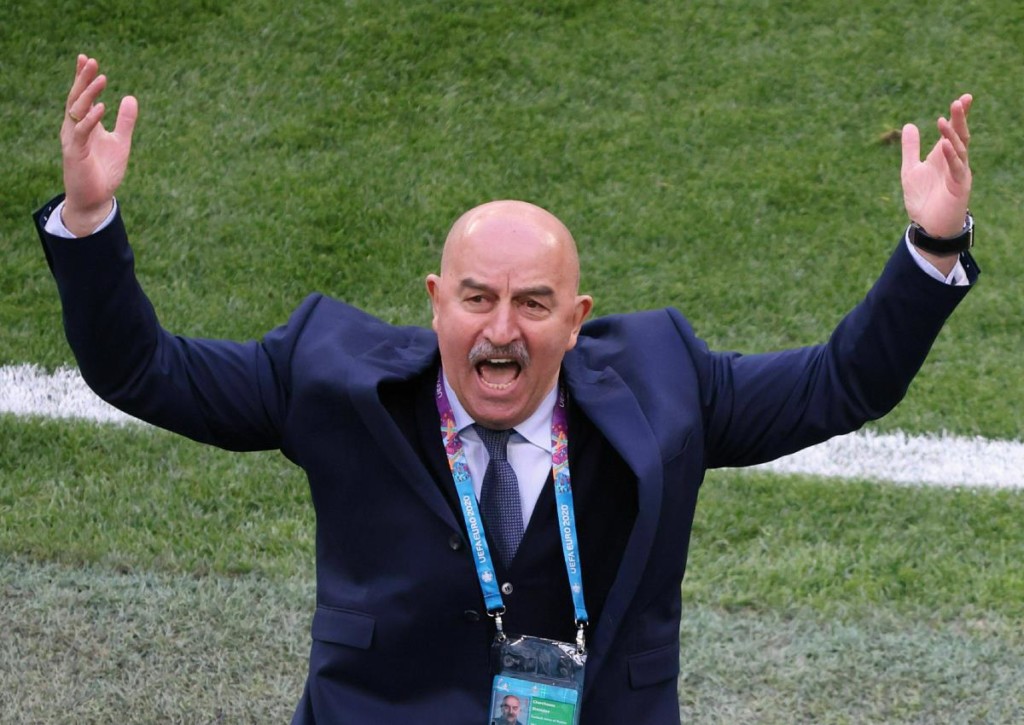 Gewinnt Ferencvaros (im Bild: Trainer Cherchesov) nach der Meisterschaft auch das Pokalfinale gegen Paks?