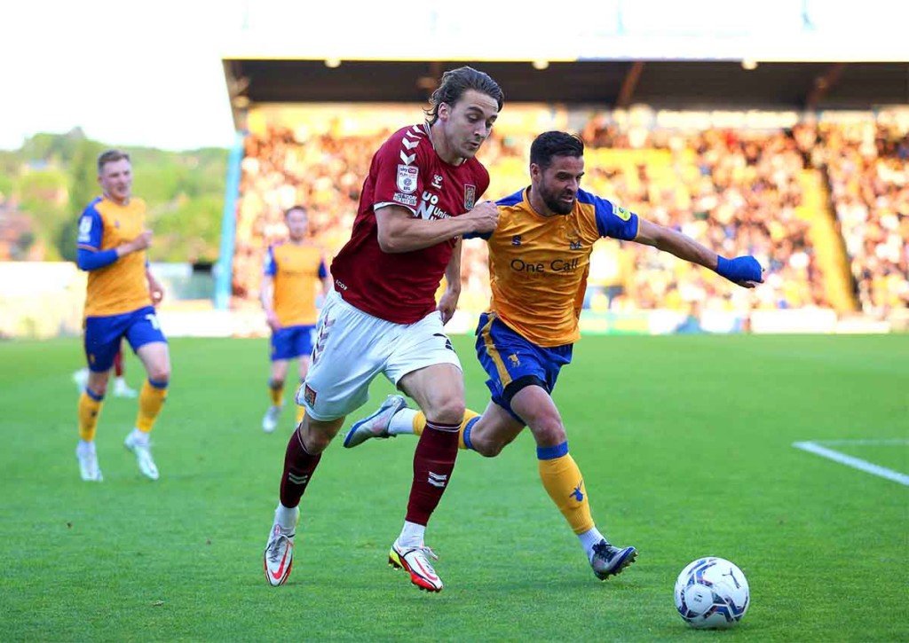 Dreht Northampton (im Bild: Louis Appéré) gegen Mansfield das Hinspielergebnis und zieht damit ins Play-off-Finale ein? © IMAGO / PA Images, 14.05.2022 Northampton Mansfield Tipp