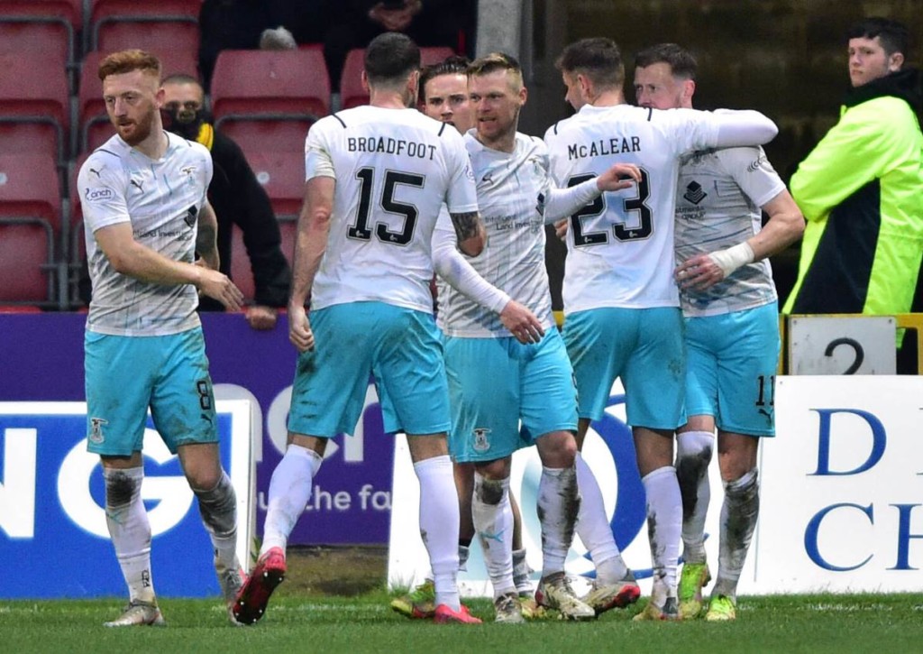 Steigt Inverness in der Relegation bei St. Johnstone in die Premiership auf?