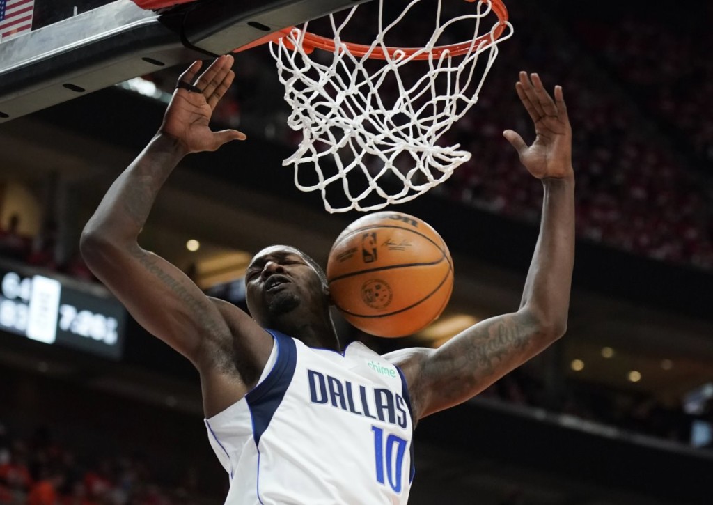 Liefert Finney-Smith für die Mavs gegen die Suns in Spiel 5 erneut eine Sahneleistung ab? © IMAGO / Agencia EFE, 21.04.2022 Liefert Finney-Smith für die Mavs gegen die Suns in Spiel 5 erneut eine Sahneleistung ab?