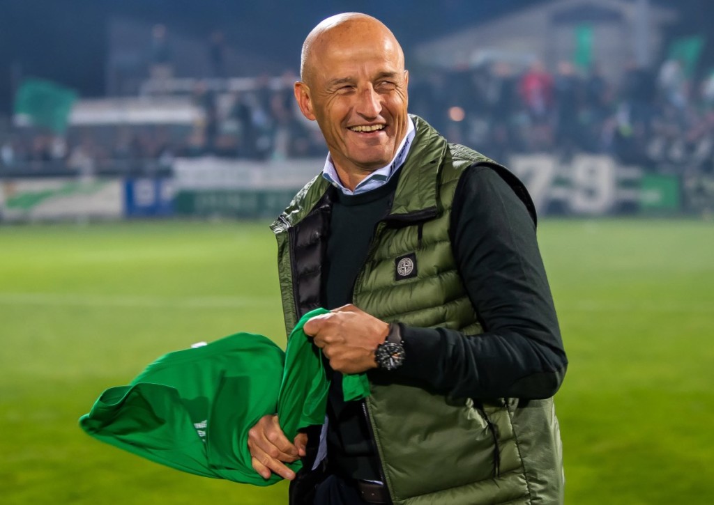 Holt Peter Zeidler im Pokalfinale gegen Lugano den Titel nach St. Gallen? © IMAGO / Just Pictures, 21.04.2022 Holt Peter Zeidler im Pokalfinale gegen Lugano den Titel nach St. Gallen?