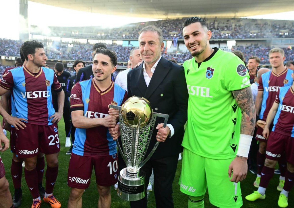 Meistertrainer Avci kehrt mit Trabzonspor zu seinem alten Verein Basaksehir zurück.