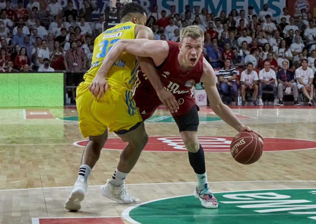 Sichert sich ALBA Berlin im dritten Finalspiel gegen Bayern den Meistertitel? © IMAGO / Eibner, 14.06.2022 Sichert sich ALBA Berlin im dritten Finalspiel gegen Bayern den Meistertitel?