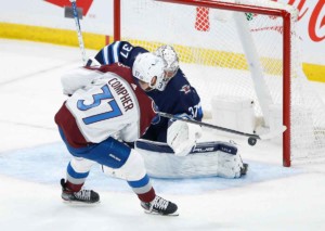 Nutzt Colorado Avalanche (im Bild: J.T. Compher) die defensive Schwäche der Edmonton Oilers aus? © IMAGO / ZUMA Press, 24.04.2022 Colorado Avalanche Edmonton Oilers Spiel 2 Tipp