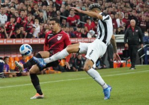 Kann Libertad die Hinspielpleite im Heimspiel gegen Athletico PR ausmerzen? © IMAGO / Fotoarena, 28.06.2022 Kann Libertad die Hinspielpleite im Heimspiel gegen Athletico PR ausmerzen?