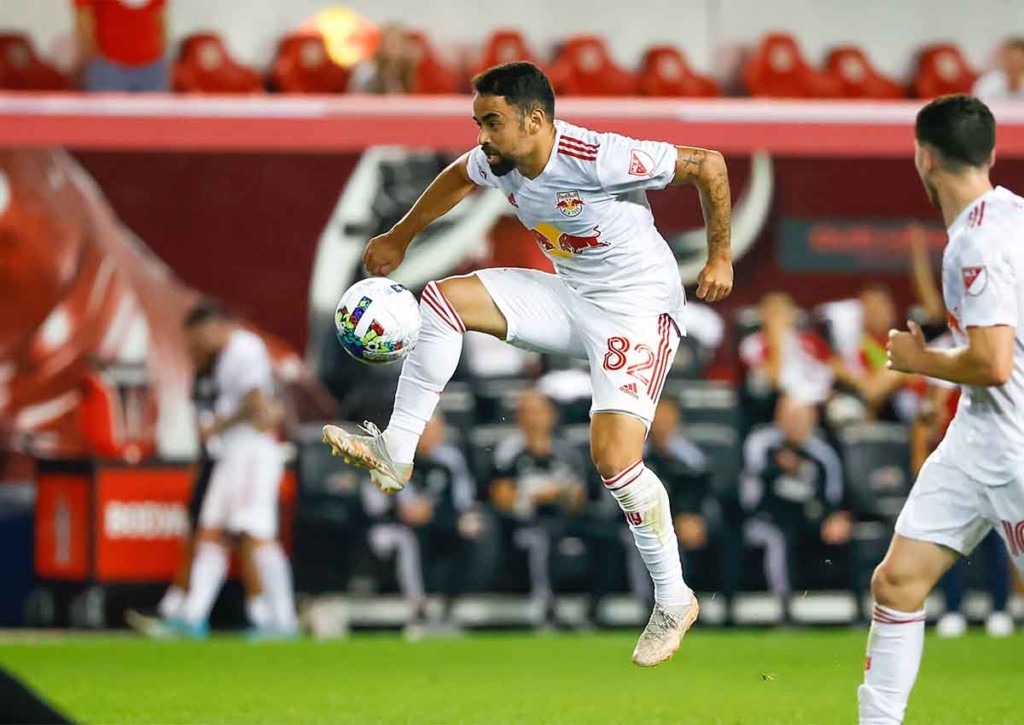 Fesitigen die New York Red Bulls (im Bild: Luquinhas) in Cincinnati ihre Spitzenposition im Osten? © IMAGO / Icon Sportswire, 30.06.2022 Cincinnati New York Red Bulls Tipp