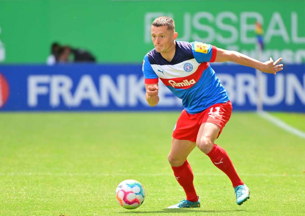 Gewinnt Kiel (im Bild: Fabian Reese) sein erstes Heimspiel der Saison gegen Kaiserslautern? © IMAGO / Zink, 16.07.2022 Kiel Kaiserslautern Tipp