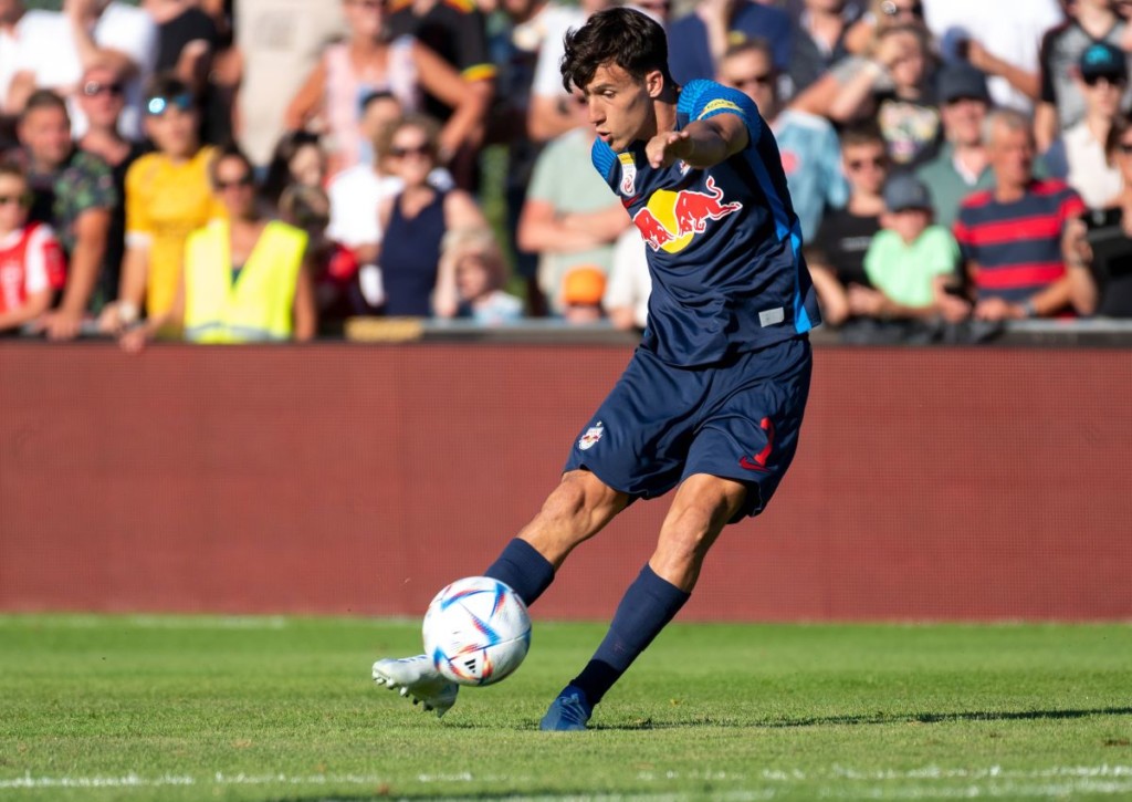 Startet RB Salzburg (im Bild: Nicolas Capaldo) mit einem Heimsieg gegen Austria Wien in die neue Saison?