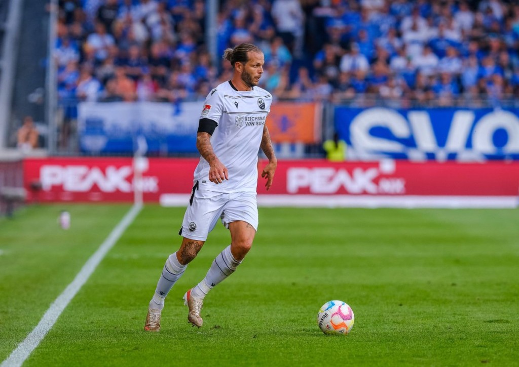 Wie geht Sandhausen (im Bild: Dennis Diekmeier) in Rehden mit der ungewohnten Favoritenrolle um?