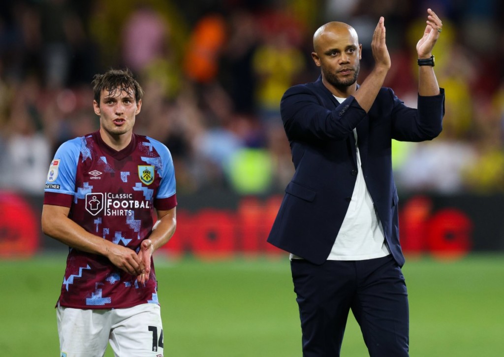 Vincent Kompany will mit Burnley gegen Hull den ersten Heimsieg der Saison bejubeln. © IMAGO / Shutterstock, 12.08.2022 Vincent Kompany will mit Burnley gegen Hull den ersten Heimsieg der Saison bejubeln.