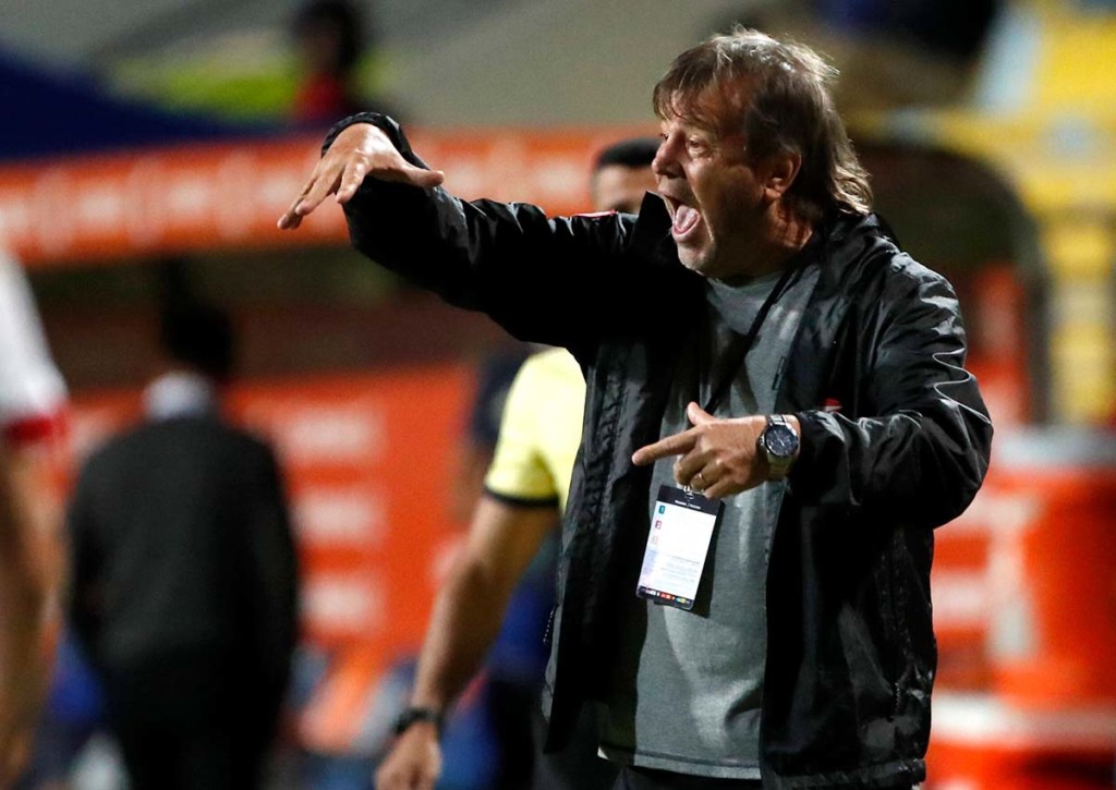 Estudiantes de la Plata (im Bild: Trainer Ricardo Zielinski) will gegen Athetico Paranaense das Weiterkommen schaffen. © IMAGO / Photosport, 09.03.2022 Estudiantes Athletico Paranaense Tipp