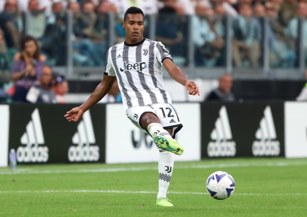Setzt sich Juventus (im Bild: Alex Sandro) mit einem Sieg gegen Spezia oben fest?