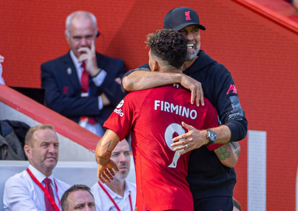 Beglückwünscht Klopp Firmino auch nach dem Spiel zwischen Liverpool gegen Newcastle?