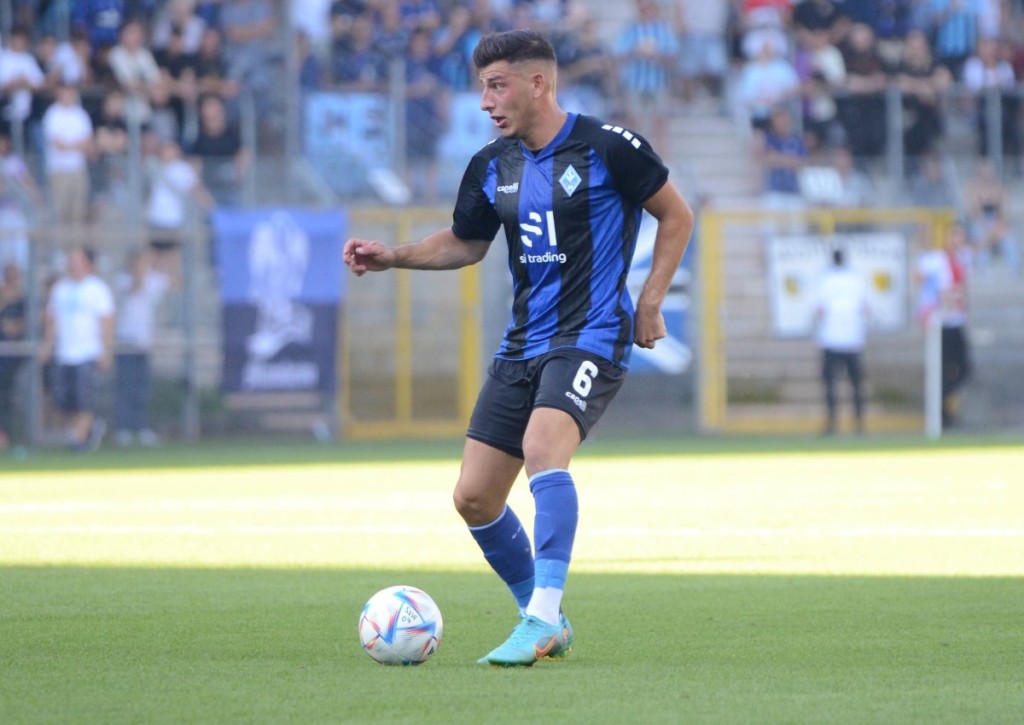 Wird Mannheim (im Bild: Stefano Russo) in Verl der Favoritenrolle gerecht?