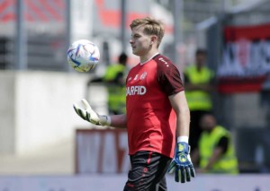 Muss Wienand gegen Aue hinter sich greifen? © IMAGO / Markus Endberg, 23.07.2022 RW Essen Aue Tipp