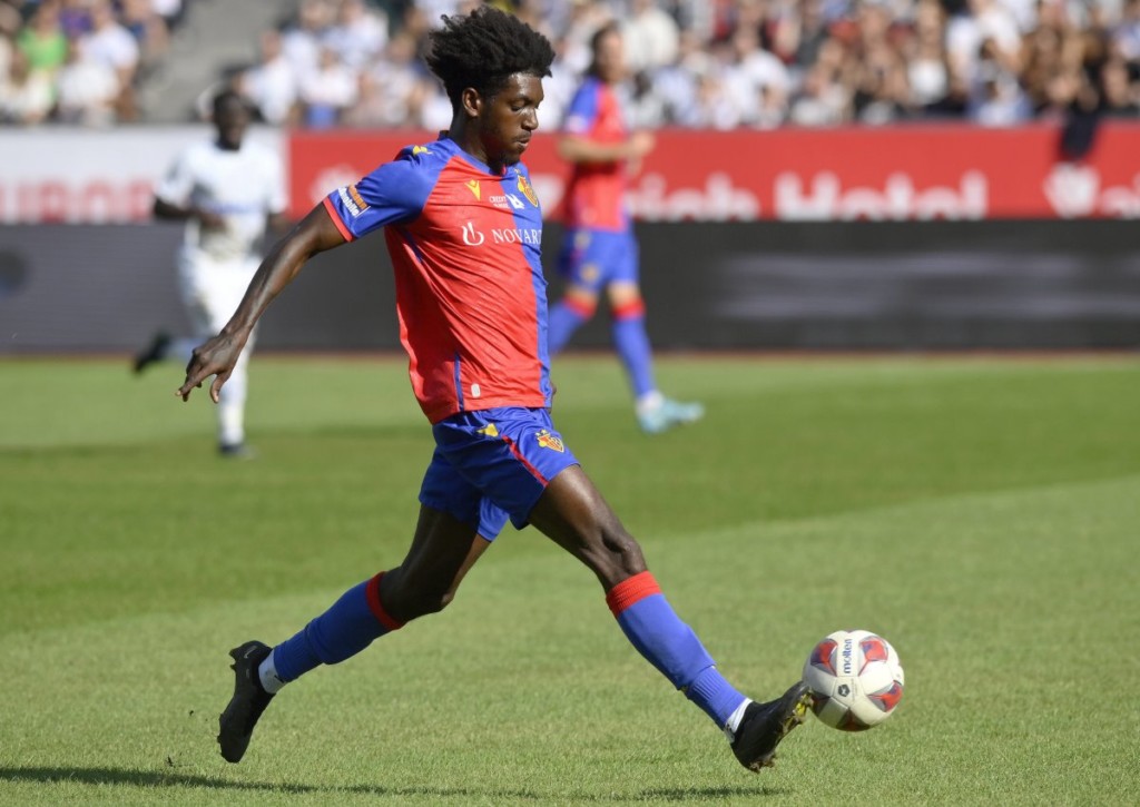 Kann der FC Basel (im Bild: Andy Pelmard) die Talfahrt im Heimspiel gegen Grasshoppers stoppen?