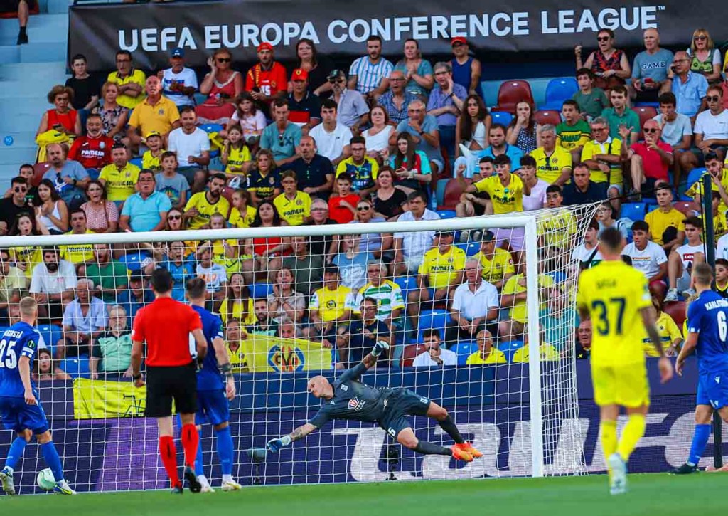 Kann Bednarek von Lech Posen gegen Austria Wien im Heimspiel den Kasten sauber halten? © IMAGO / Newspix, 08.09.2022 Lech Posen - Austria Wien Tipp 09 2022