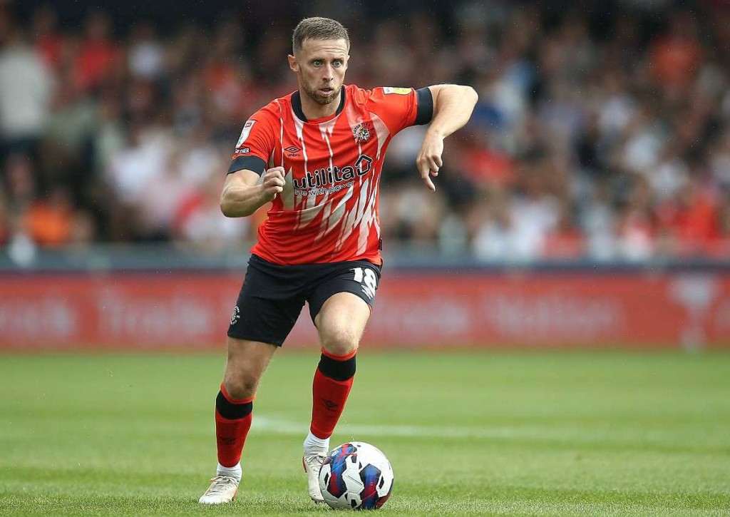 Luton (im Bild: Clark) ist knapper Favorit gegen Hull. © IMAGO / Shutterstock, 03.09.2022 Hull Luton Tipp