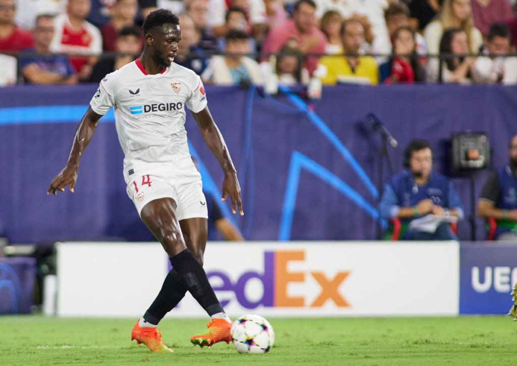 Setzt sich der Fehlstart von Sevilla (im Bild: Tanguy Nianzou) auch bei Espanyol Barcelona fort?