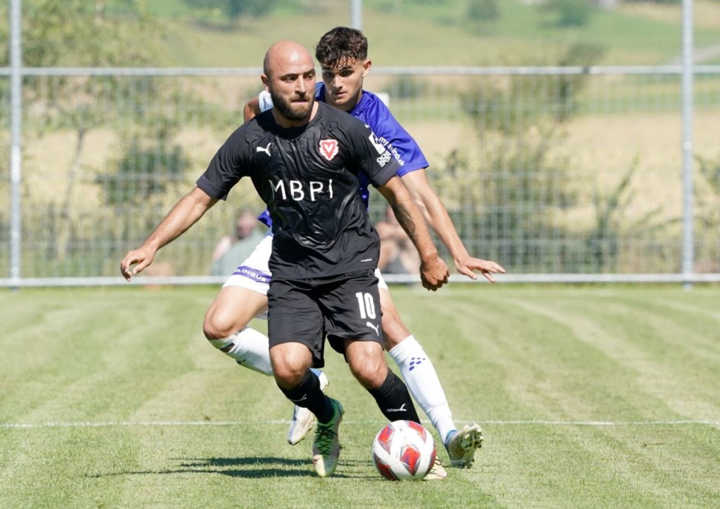 Lässt Vaduz (im Bild: Tunahan Cicek) gegen Apollon Limassol die nächste Überraschung folgen?