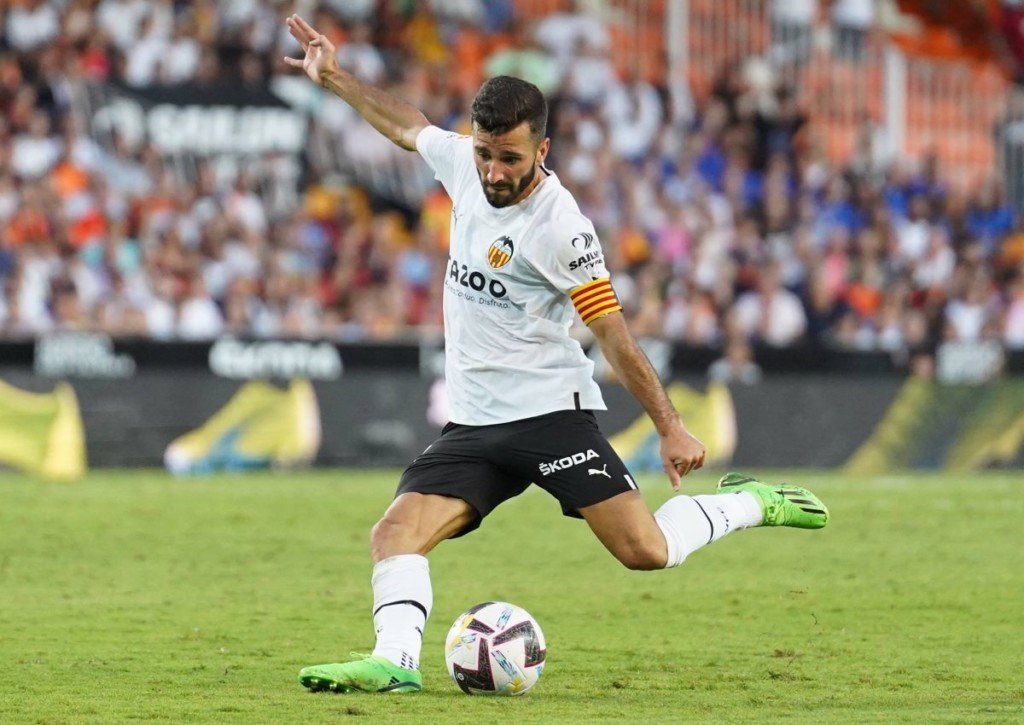 Holt sich Valencia (im Bild: Jose Gaya) bei Espanyol Barcelona den ersten Auswärtspunkt der Saison?