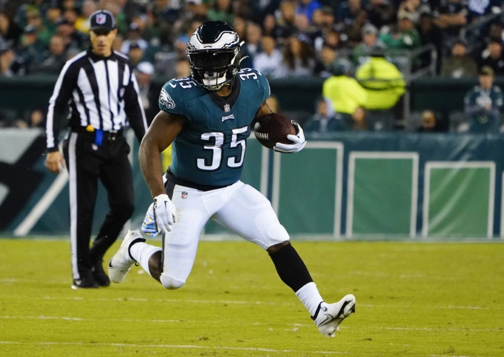 Stellen die Eagles (im Bild: Boston Scott) mit einem Sieg gegen die Steelers auf 7:0? © IMAGO / Icon Sportswire, 16.10.2022 Stellen die Eagles (im Bild: Boston Scott) mit einem Sieg gegen die Steelers auf 7:0?