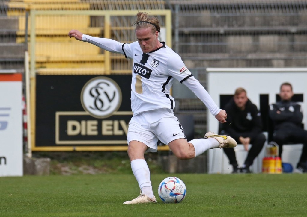 Verteidigt Elversberg (im Bild: Thore Jacobsen) bei Viktoria Köln abermals die Tabellenführung?