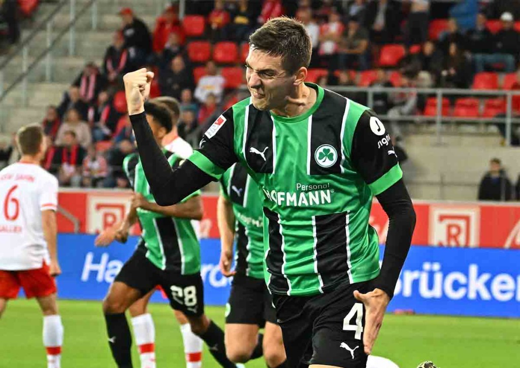 Bleibt Fürth (im Bild: Damian Michalski), gegen Rostock, zum vierten Mal in Folge ungeschlagen? © IMAGO / Zink, 07.10.2022 Fürth Rostock Tipp