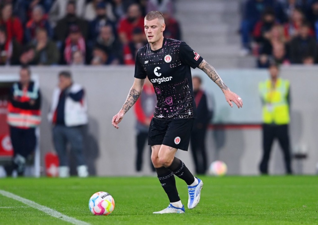 Setzt St. Pauli (im Bild: Eric Smith) den Aufwärtstrend in Bielefeld fort? © IMAGO / Ulmer Pressebildagentur, 19.10.2022 Setzt St. Pauli (im Bild: Eric Smith) den Aufwärtstrend in Bielefeld fort?