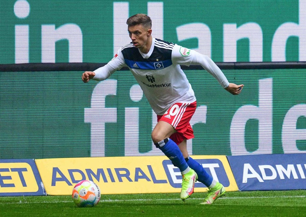 Schafft der HSV (im Bild: Sonny Kittel) am 15. Spieltag den Sprung an die Tabellenspitze der 2. Bundesliga? © IMAGO / Oliver Ruhnke, 23.10.2022 2. Bundesliga 15. Spieltag Vorschau