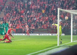 Kann Tobias Sippel von Gladbach gegen den VfB Stuttgart seinen Fehler vom letzten Spieltag wieder ausbessern? © IMAGO / Matthias Koch, 30.10.2022 Gladbach vs. VfB Stuttgart Tipp 11 2022