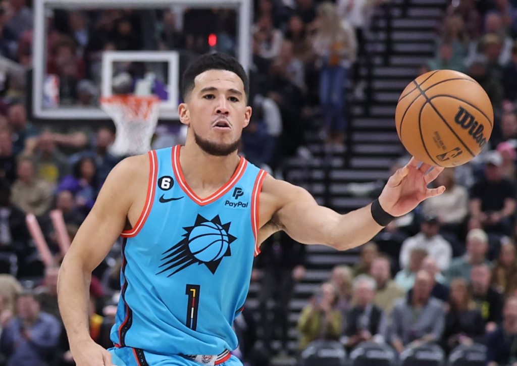 Legt Devin Booker für seine Suns gegen die Knicks wieder starke Zahlen auf?