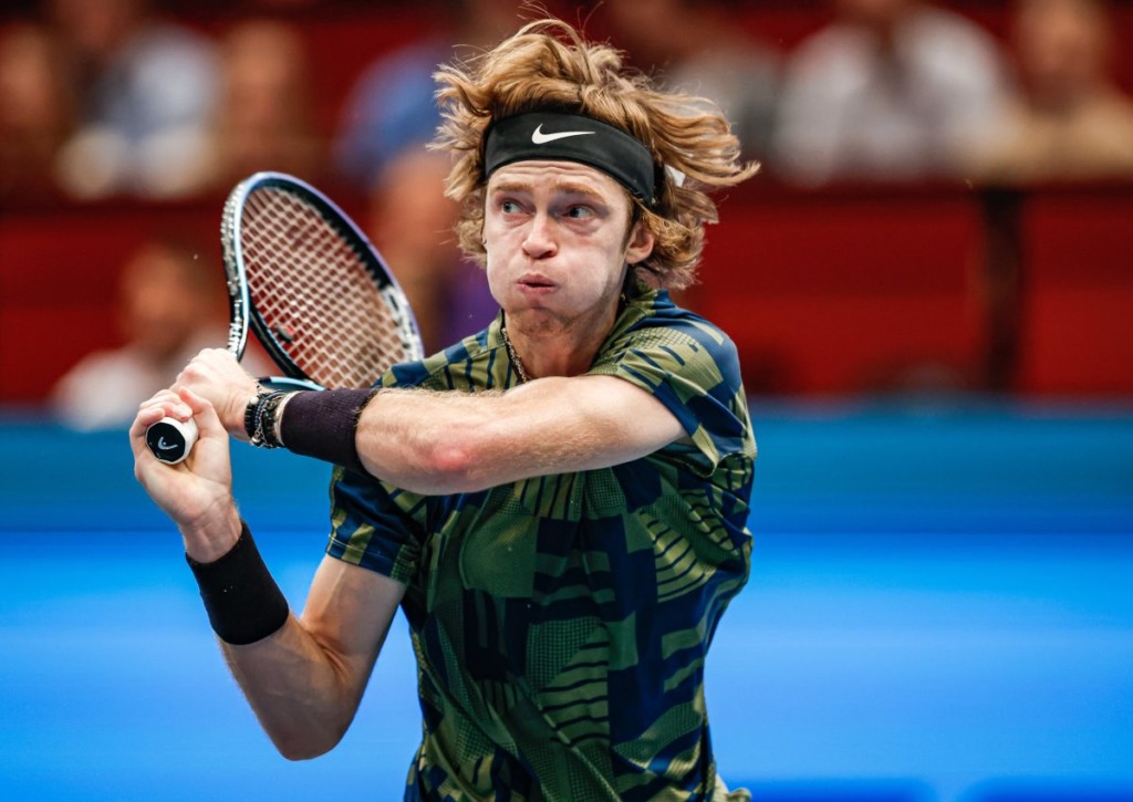 Startet Rublev mit einer Überraschung gegen Medvedev in die Tennis-WM? © IMAGO / tennisphoto.de, 27.10.2022 Startet Rublev mit einer Überraschung gegen Medvedev in die Tennis-WM?