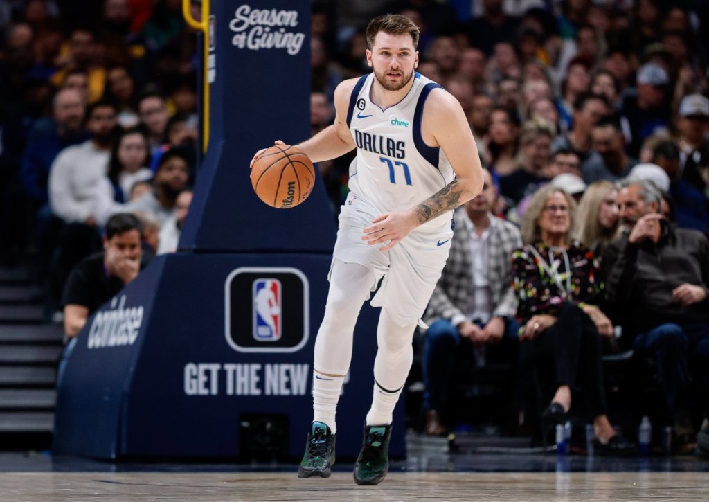 Gewinnt Doncic mit seinen Mavs das Gigantenduell gegen Giannis und seine Bucks?