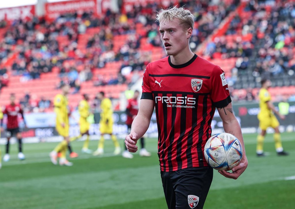 Ingolstadt (im Bild: Tobias Bech) will die drei Zähler gegen Osnabrück zuhause behalten. © IMAGO / Stefan Bösl, 04.02.2023 Ingolstadt Osnabrück Tipp