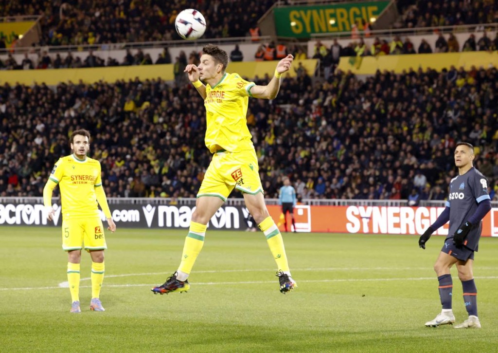 Hält das Abwehrbollwerk von Nantes (im Bild: Andrei Girotto) auch im Pokal bei Angers?