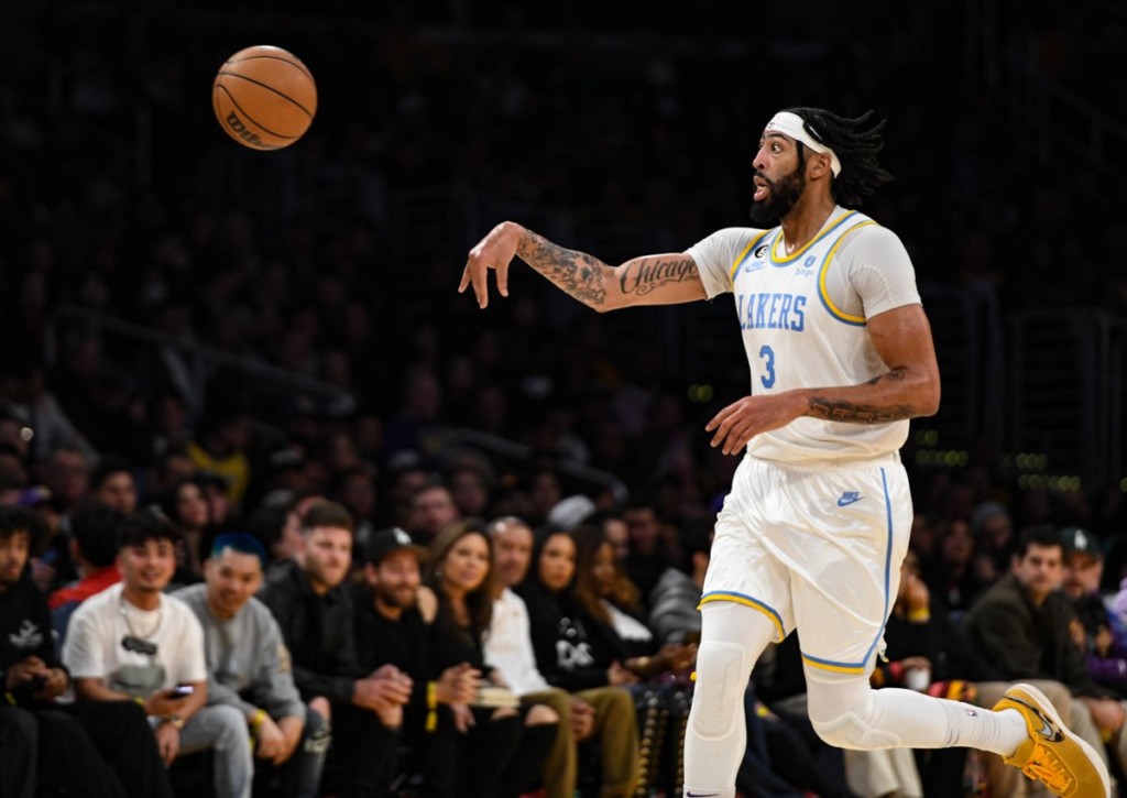 Trumpft Anthony Davis in Abwesenheit von LBJ für die Lakers gegen die Warriors groß auf?