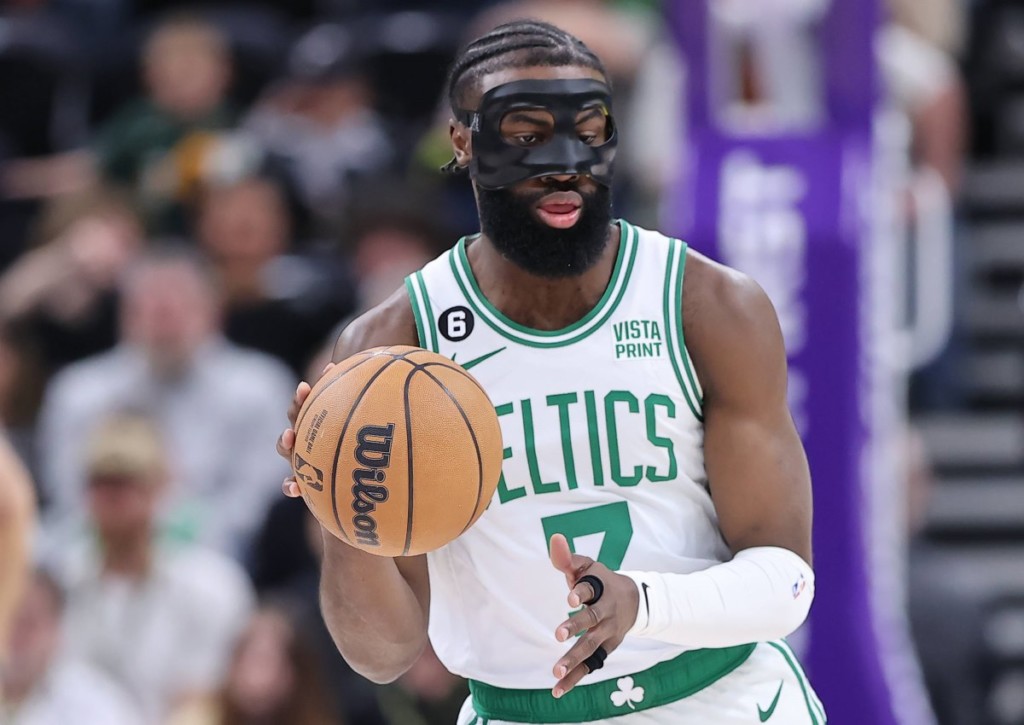 Gewinnen die Celtics (im Bild: Jaylen Brown) das spannende Spitzenspiel bei den Kings?