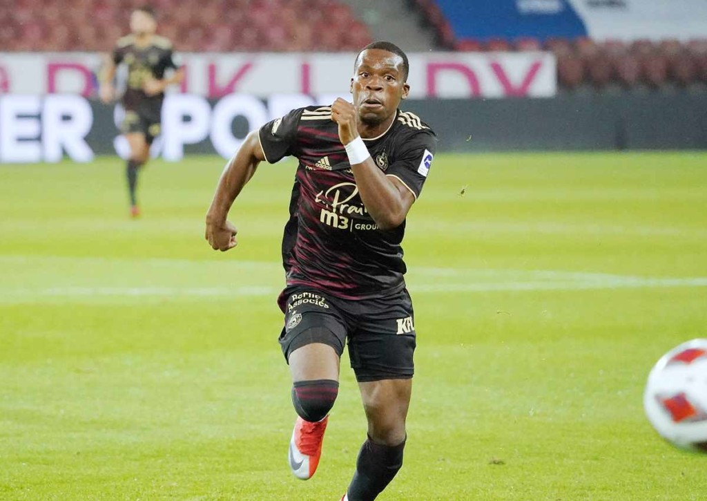 Bestätigt Servette Genf (im Bild: Kutesa) die deutliche Favoritenrolle gegen Rotkreuz? © IMAGO / Geisser, 20.10.2022 Rotkreuz Servette Genf Tipp